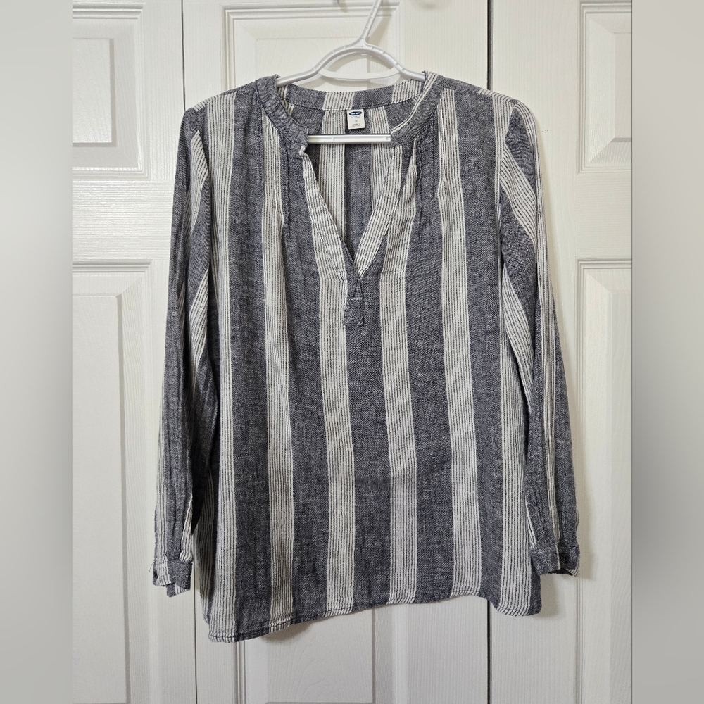 Blue & White Linen V-Neck Top, 3/4 Length Sleeve, Loose Fit, Size Medium, EUC